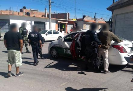 Guardia Nacional detiene a taxista con aliento alcohólico