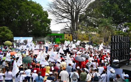 Meade refrenda compromiso de inclusión de mujeres, estudiantes y maestros