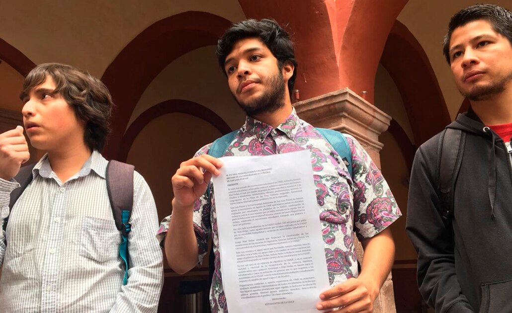 Piden estudiantes de la UASLP retiro de placas alusivas a Díaz Ordaz