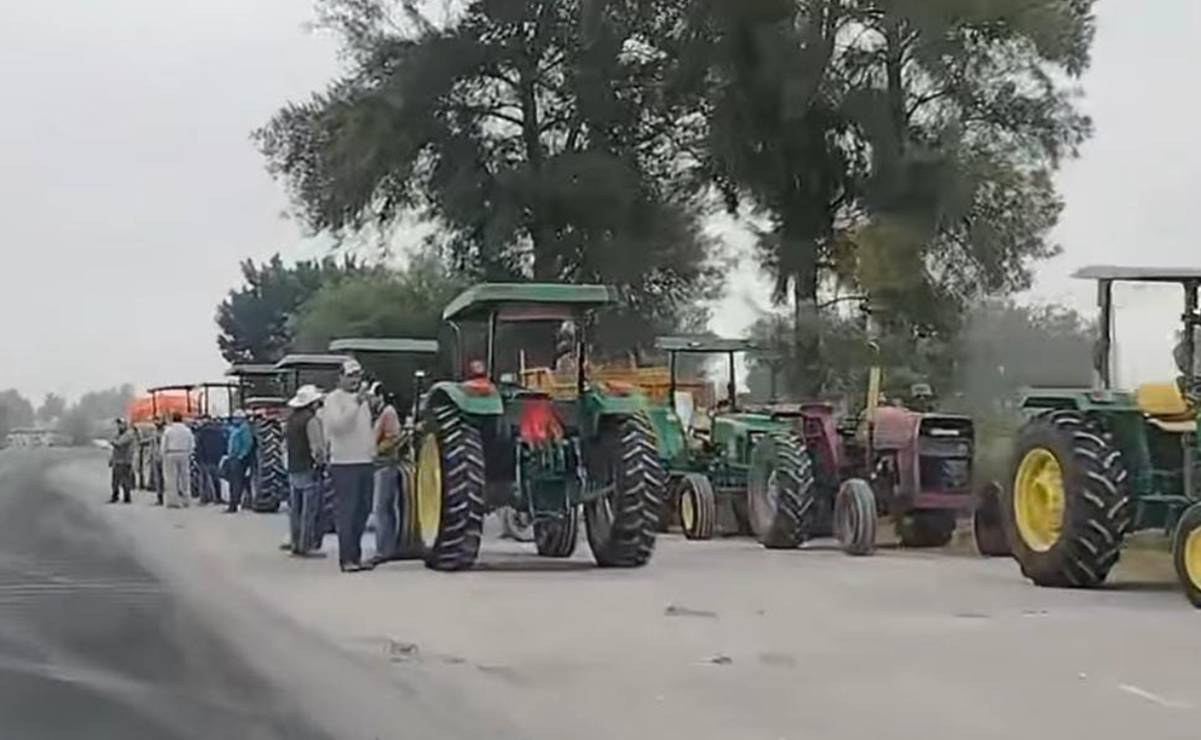 Transportistas y campesinos bloquean carreteras en zona Media y Huasteca en SLP
