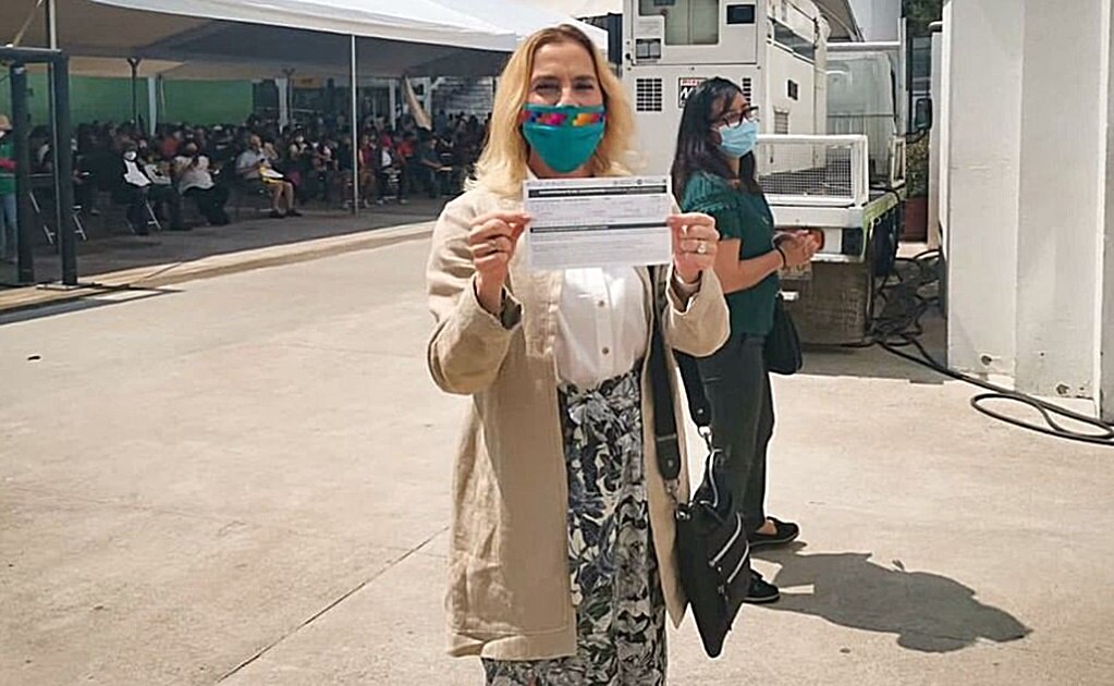 Beatriz Gutiérrez Müller se vacuna contra Covid-19