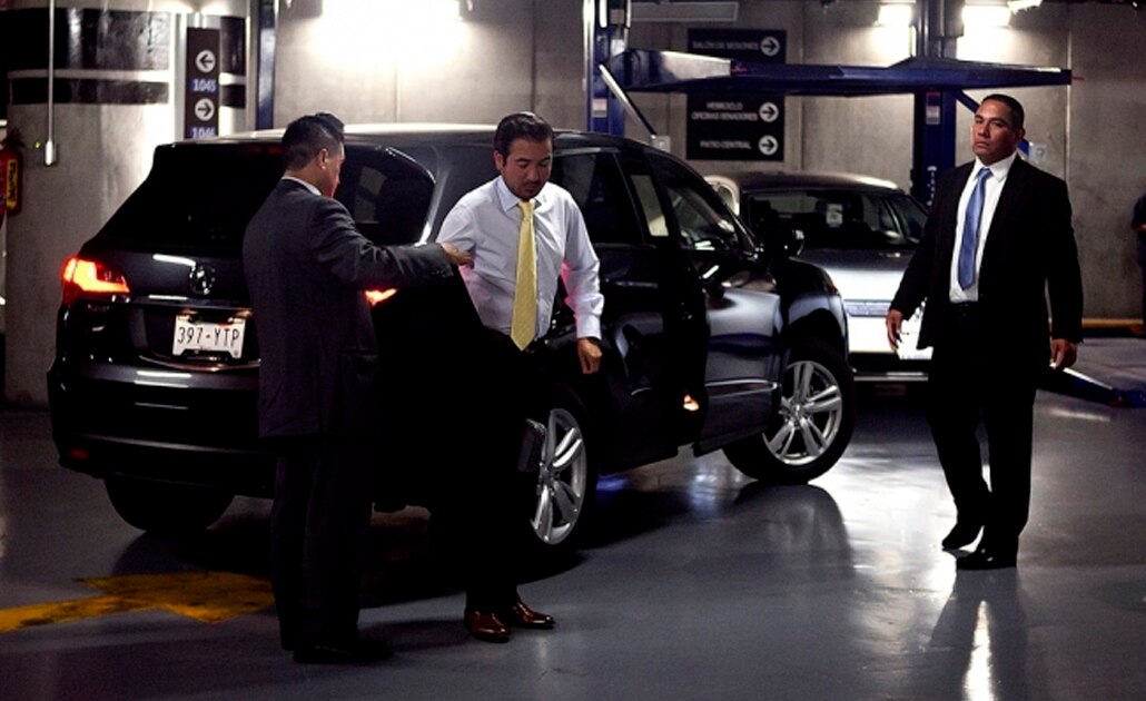 Reducirán vehículos y choferes de funcionarios por austeridad