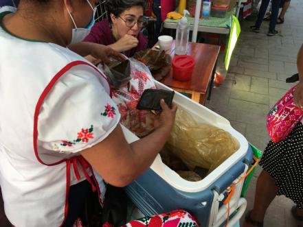Tamales 'chilpanados' de puerco con sarabando, herencia de María Vicenta en la Huasteca potosina