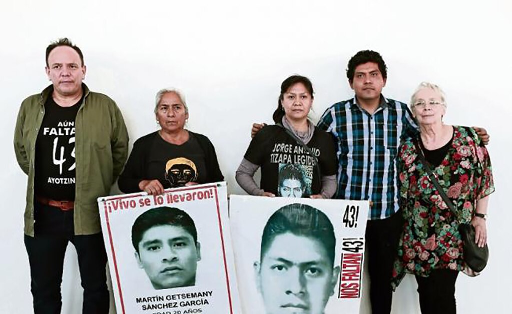 Familiares de los desaparecidos, después de la exhibición, en el festival (ALEJANDRA LEYVA. EL UNIVERSAL)