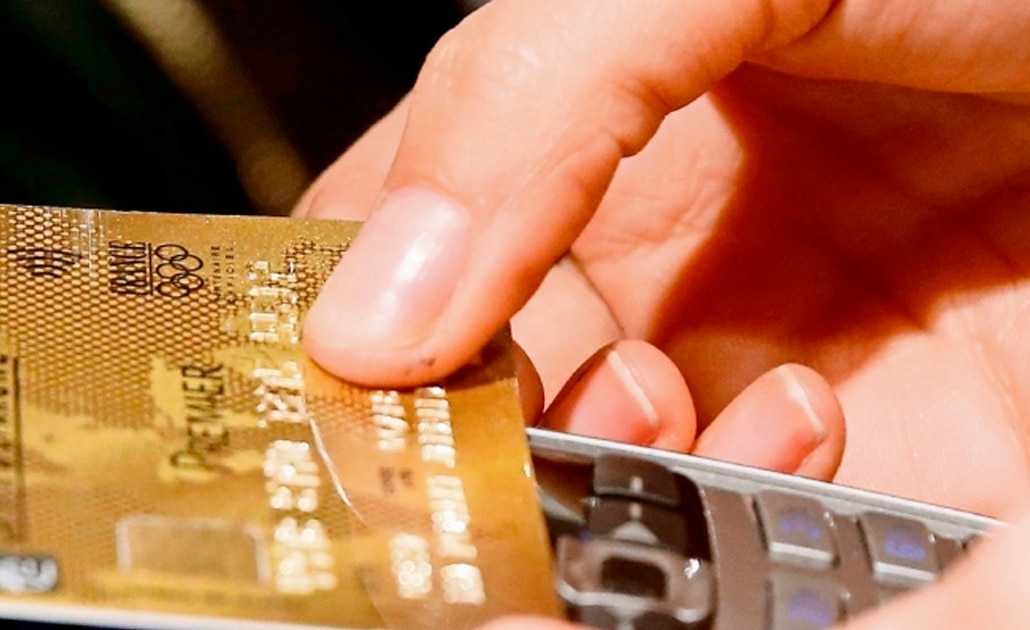 Revela ciberdelincuente cómo roba dinero de tarjetas de crédito