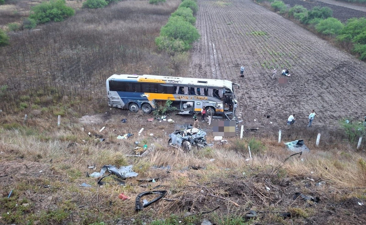 Familiares de víctimas de accidente carretero en Cerritos, SLP, exigen que se cubran gastos médicos