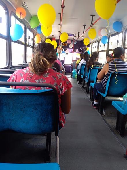 Choferes de transporte urbano celebran el Día del Niño