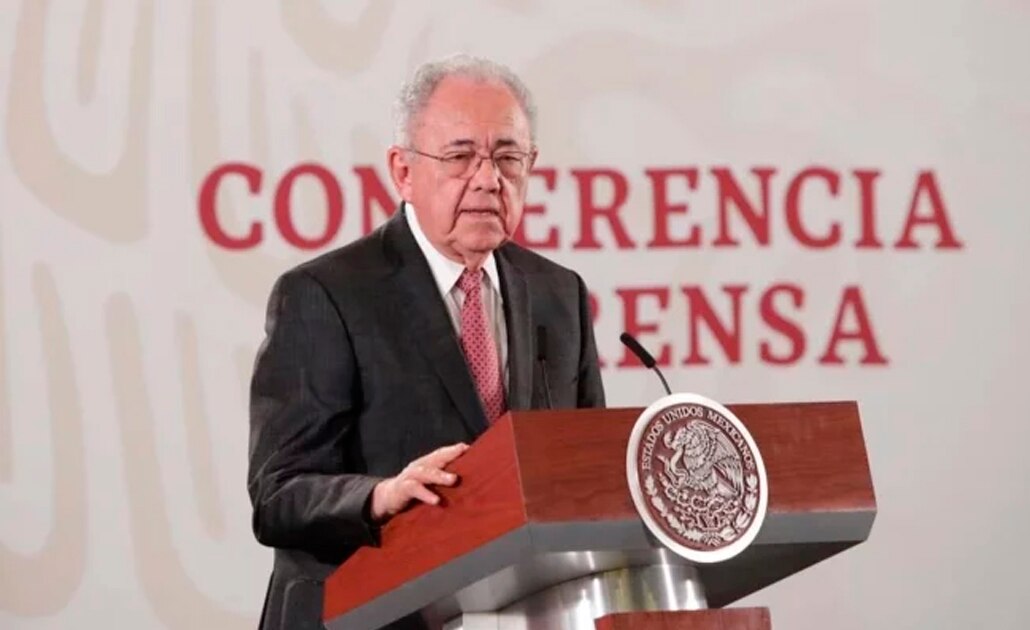 Jiménez Espriú se anota con dos billetes para rifa del avión presidencial