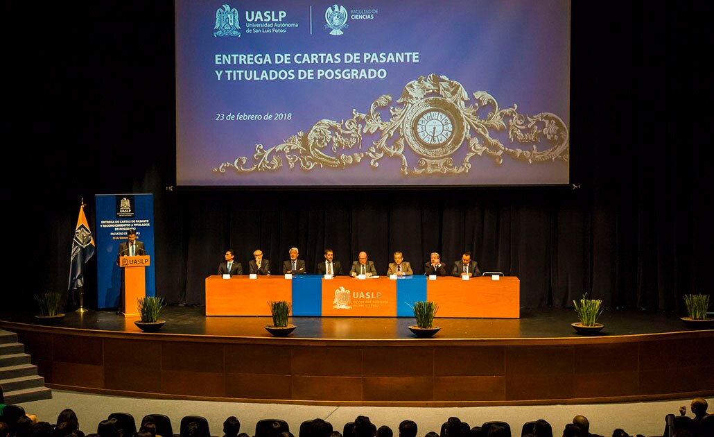 Reconocen a egresados de la Facultad de Ciencias de la UASLP