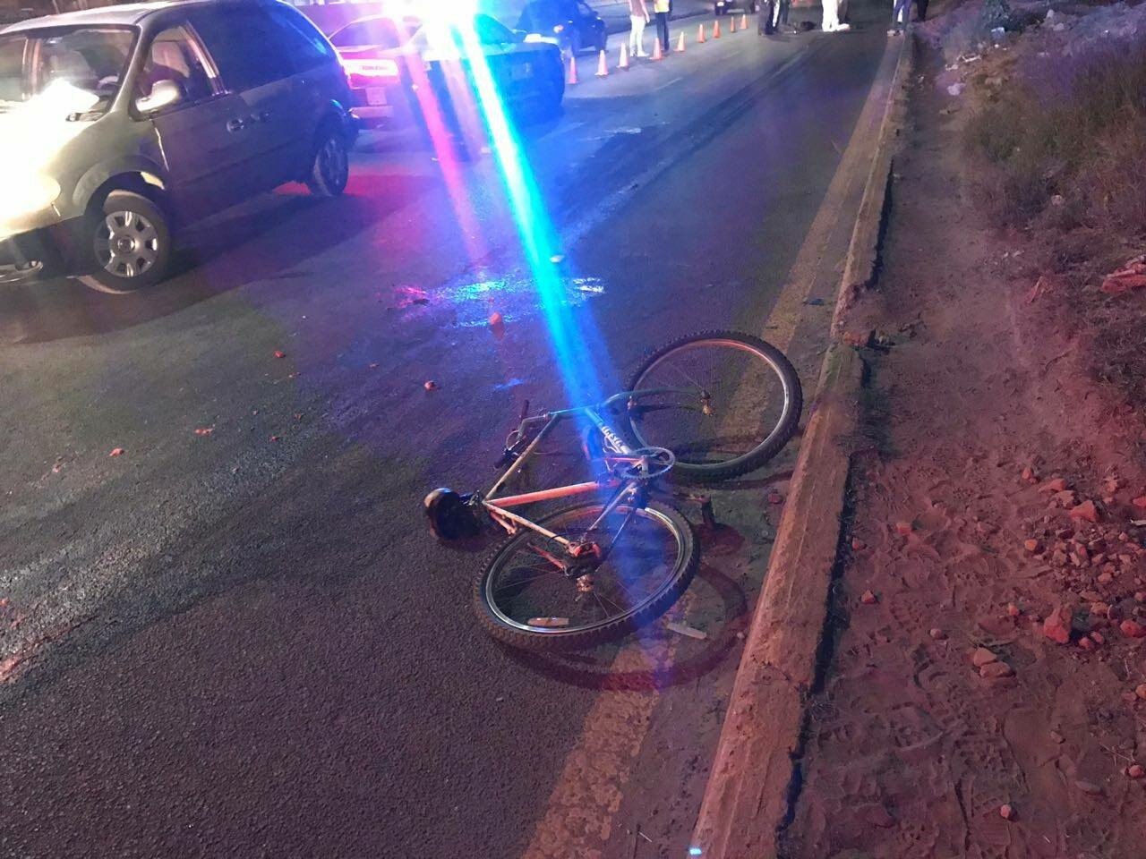 Ciclista muere arrollado bajo el puente Pemex