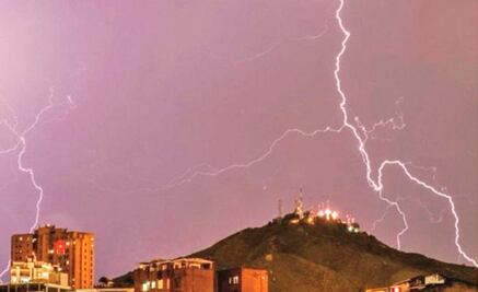 Rayo alcanza a trabajadores que descansaban en Veracruz; hay dos muertos