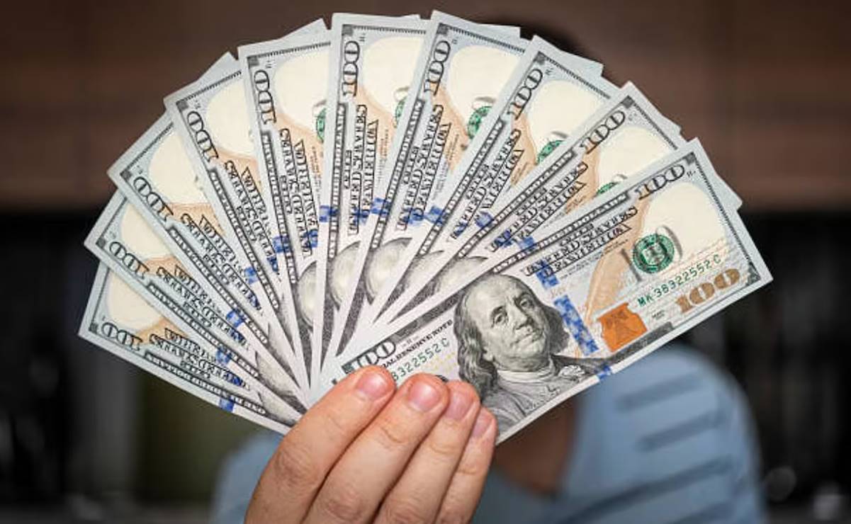 Dólar llega 21.13 pesos al menudeo; su nivel más alto en más de dos años