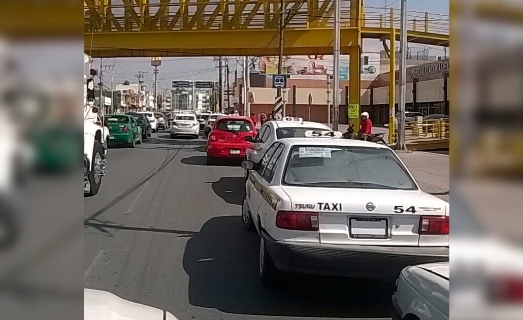 Taxistas bloquearon avenida Muñoz; piden "eliminar pirataje"