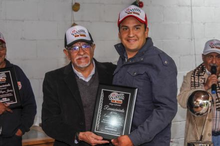 Escudería Don Tacho realiza entrega de reconocimientos a sus pilotos
