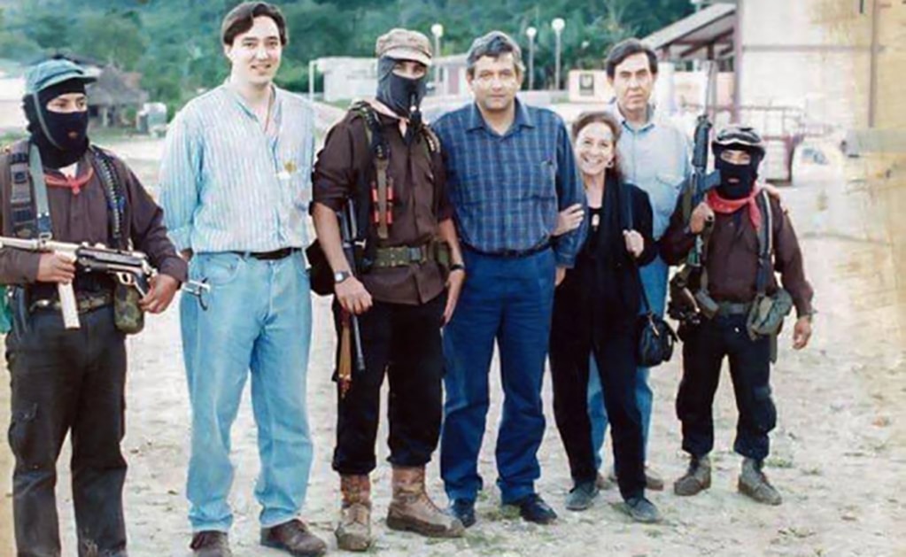AMLO comparte foto de 1994 donde aparece con el Subcomandante Marcos