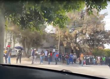 Potosinos hacen filas “kilométricas” en la Fenapo para recibir segunda dosis de AstraZeneca