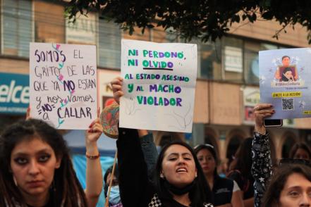 "Las madres no creen que feminicidios vayan a la baja", gritan mujeres de SLP a funcionarios en marcha del 25N 