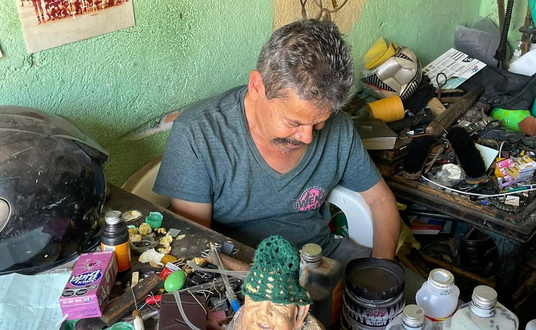 Guadalupe Armando Medina Reyes, heredero de un oficio que hoy se encuentra en peligro de extinción. Foto: Humberto Torres