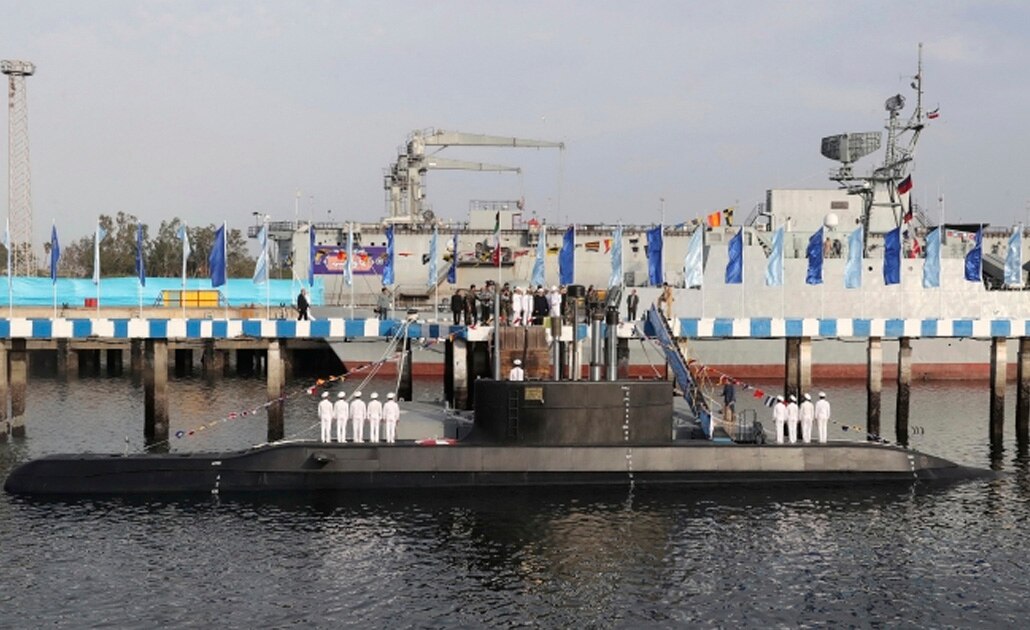 Irán presenta nuevo submarino armado con misiles crucero