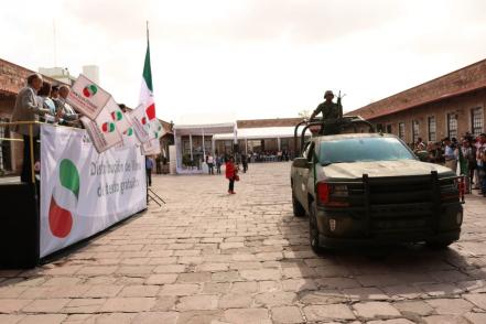 Dan banderazo de salida para distribuir 4 millones de libros de texto gratuito para SLP