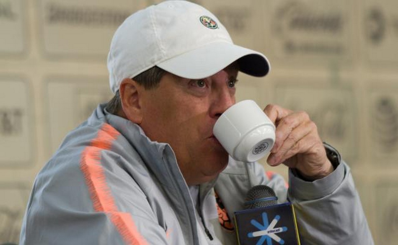  Miguel Herrera espera tranquilo a Nico Castillo