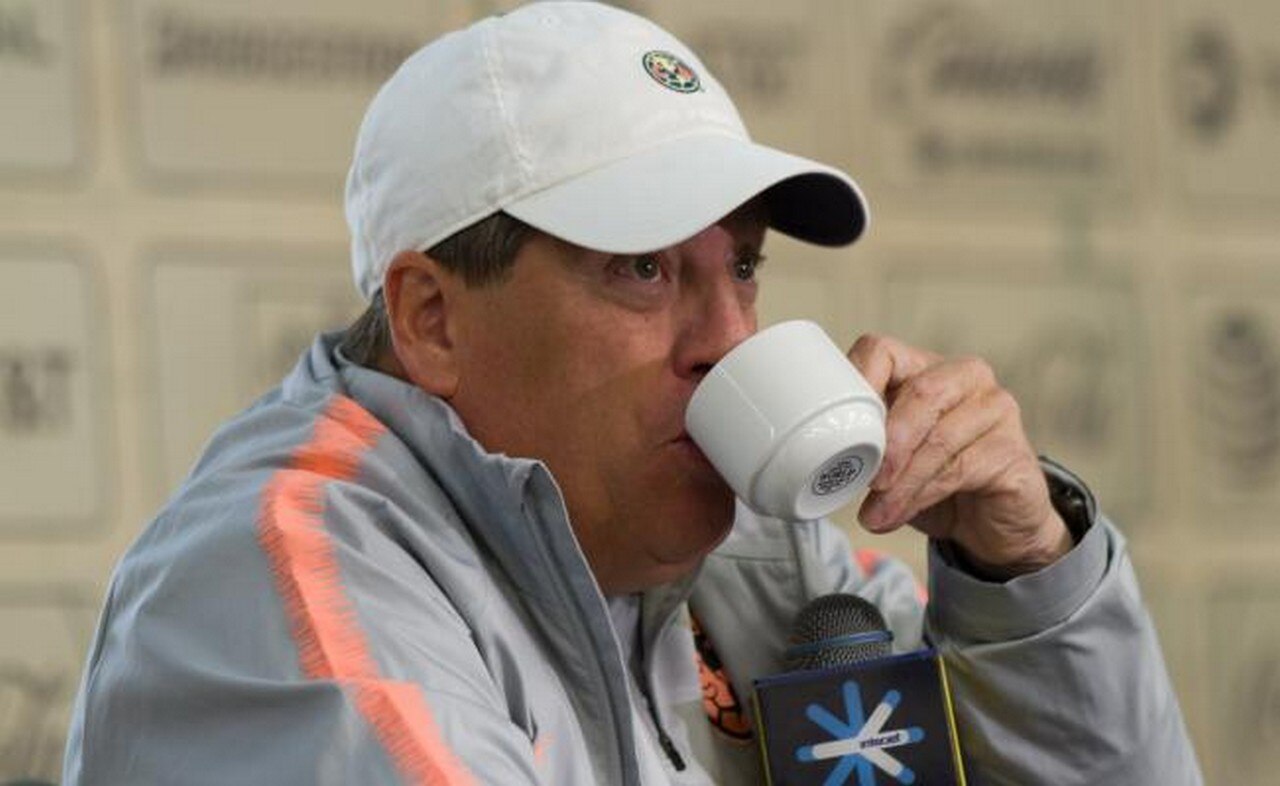 Imago7. Miguel Herrera en conferencia de prensa