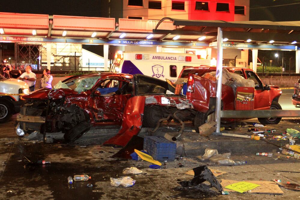En la carambola fallecieron un trabajador de la empresa encargada de la remodelación de la estación Villa de Cortés y un conductor. Foto: LUIS CARBAYO. CUARTOSCURO