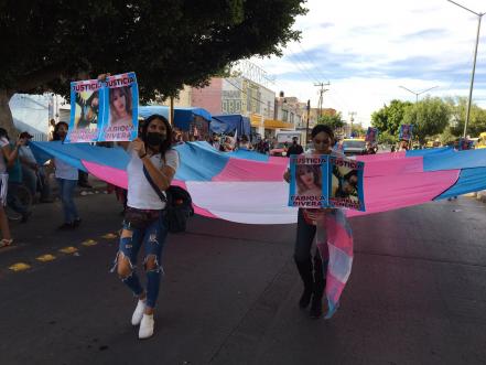 En día de la visibilidad trans, activistas irrumpen en Fiscalía de SLP; acusan de transfóbicos a funcionarios