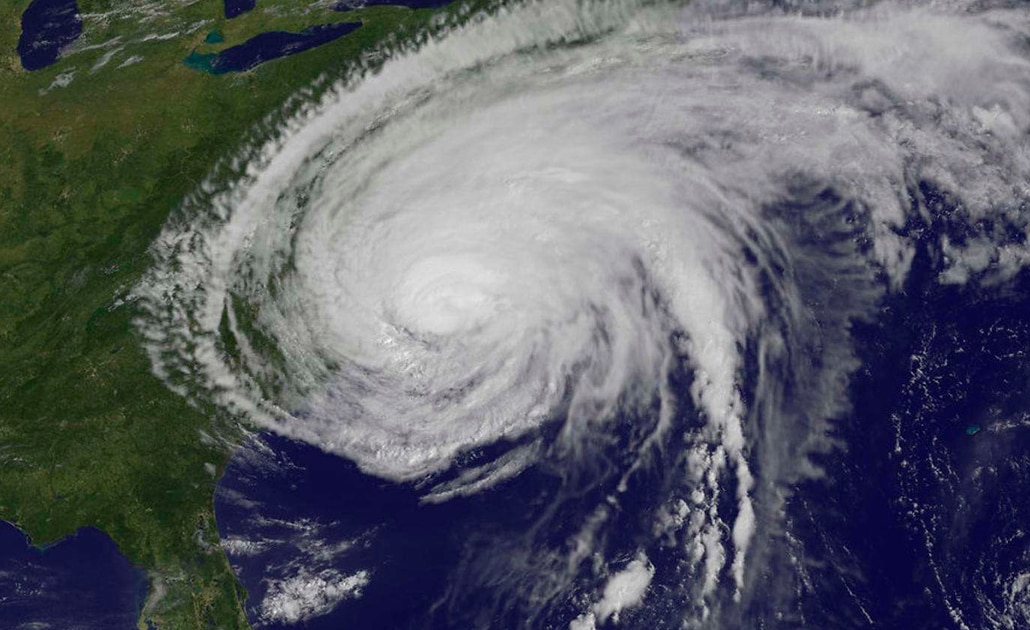 ¿Trump sugirió lanzar bombas nucleares a huracanes para evitar que lleguen a EU?