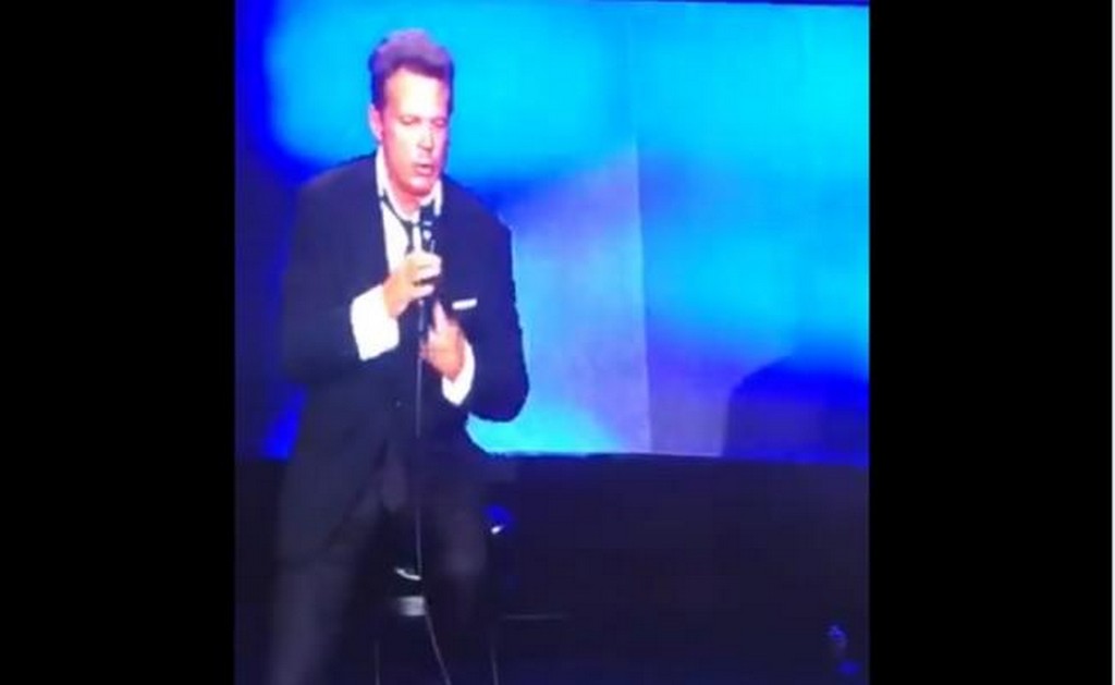 Fans se lanzan contra Luis Miguel. Foto: Especial