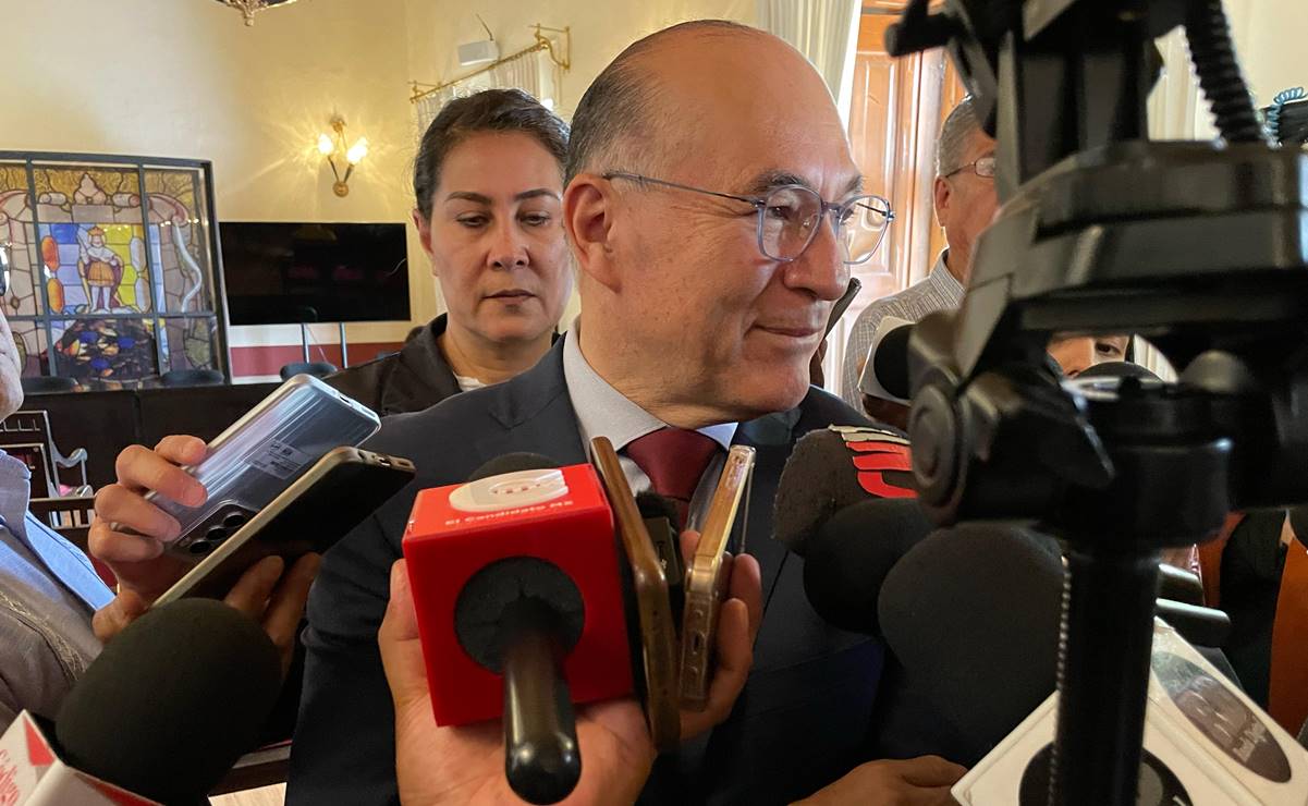 El alcalde Enrique Galindo asegura que ya hasta vendió su ropa roja. Foto: Humberto Torres EL UNIVERSAL