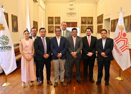 Gobierno estatal e Infonavit se comprometen a escriturar 3 mil viviendas en SLP
