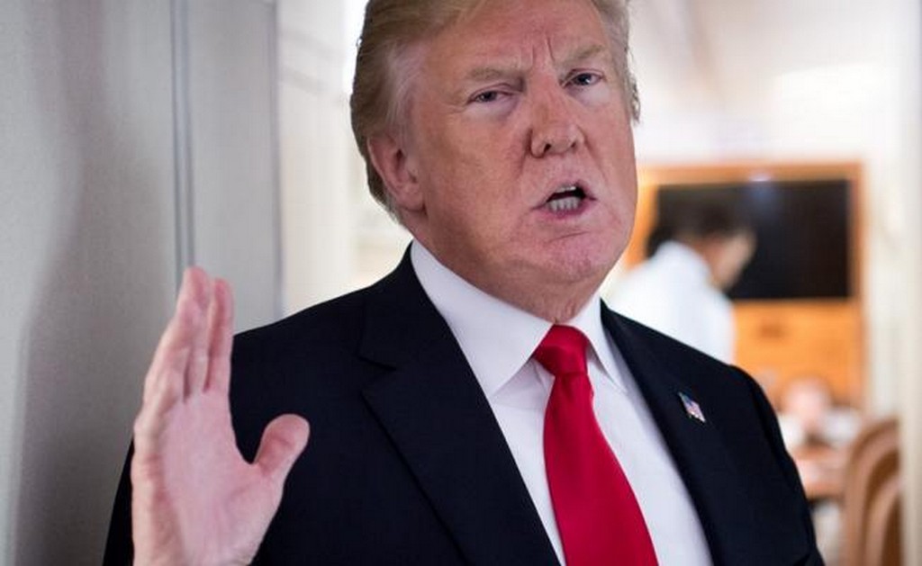 Trump amenazó de nuevo con imponer aranceles a las importaciones de carros, camiones y autopartes pues alegó que "los autos son grandes". Foto: AFP