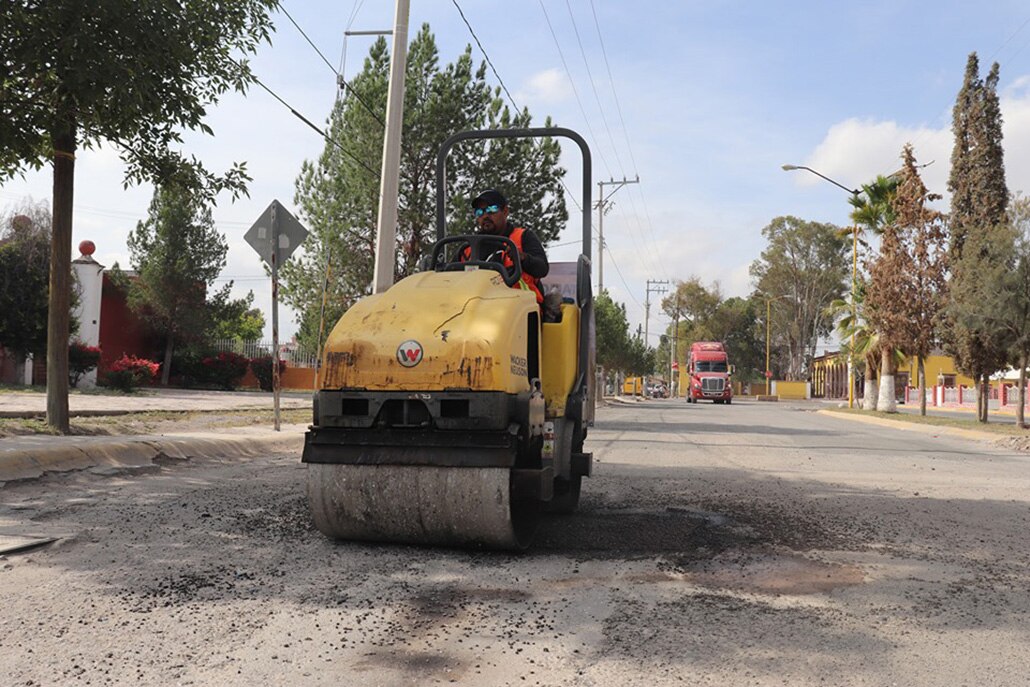 Avanza programa de bacheo en La Pila
