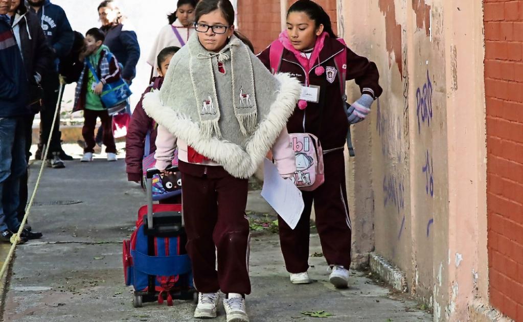 Por frío escuelas recorren horario