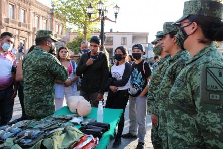 Elementos del Ejército Mexicano obsequiaron juguetes en SLP con motivo del Día del Niño 