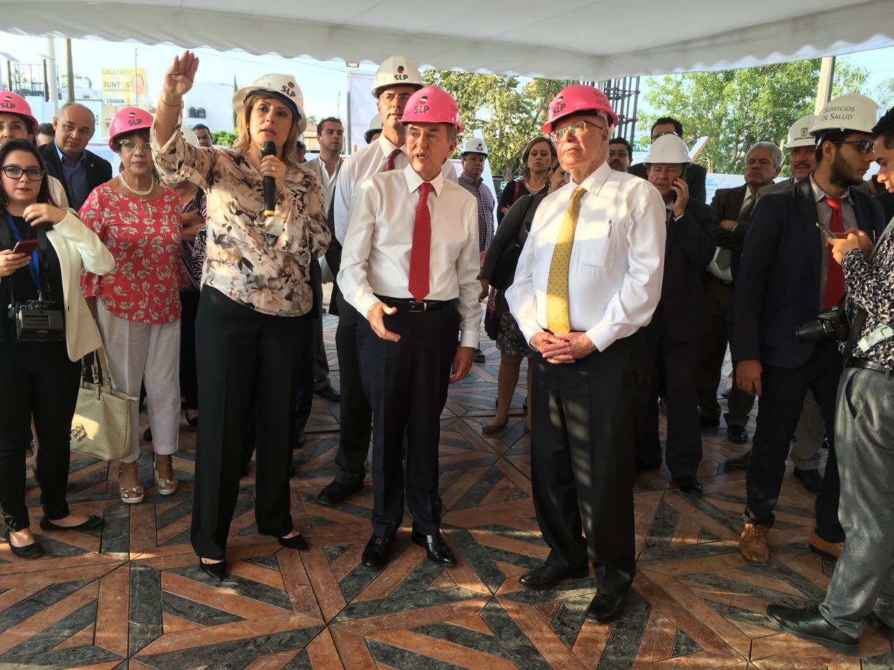Visita José Narro Hospital Central para verificar avance de obras