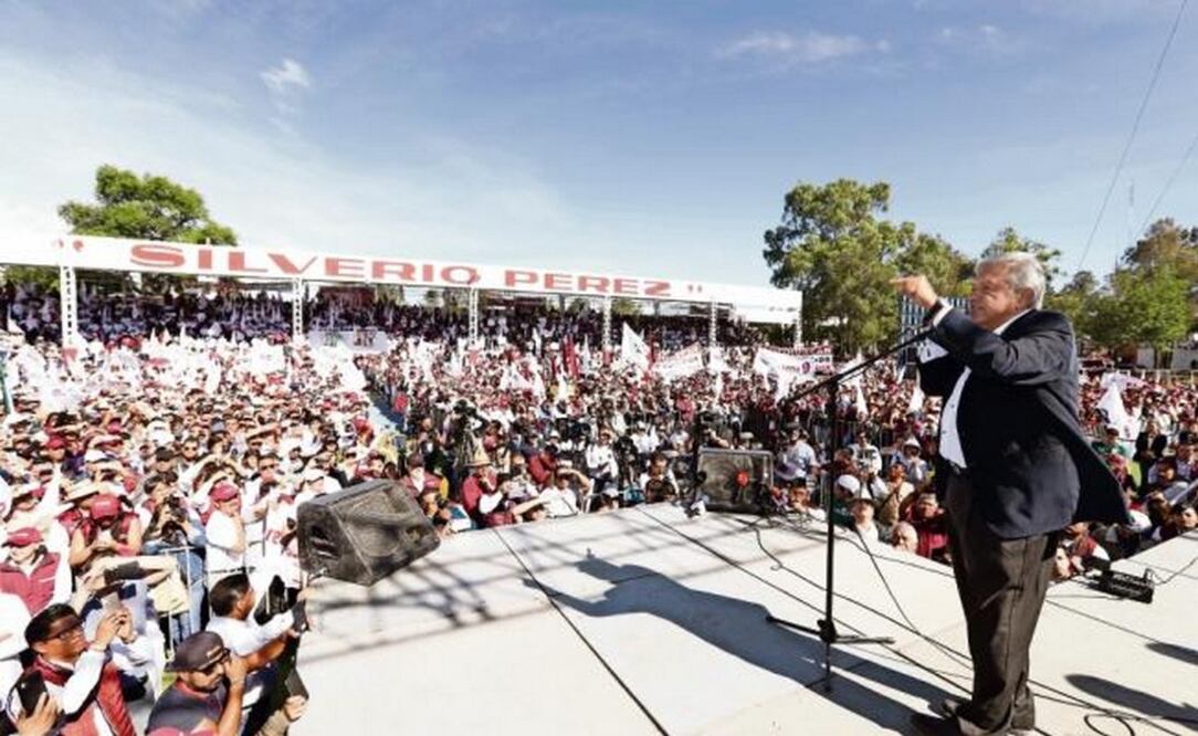 En el municipio de Texcoco, Andrés Manuel López Obrador dijo que, según sus cuentas, hasta el momento se han destinado 40 mil millones de pesos para el NAIM (VALENTE ROSAS. EL UNIVERSAL)