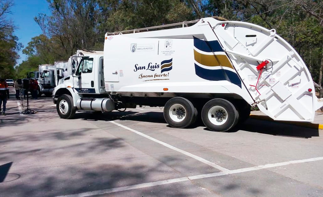 Ayuntamiento entrega nuevos camiones recolectores de basura 