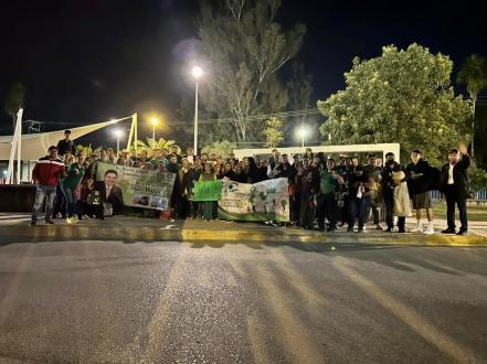 "Andrés, amigo, el pollo está contigo". SLP va con bloque "verde" a marcha de apoyo a AMLO en CDMX