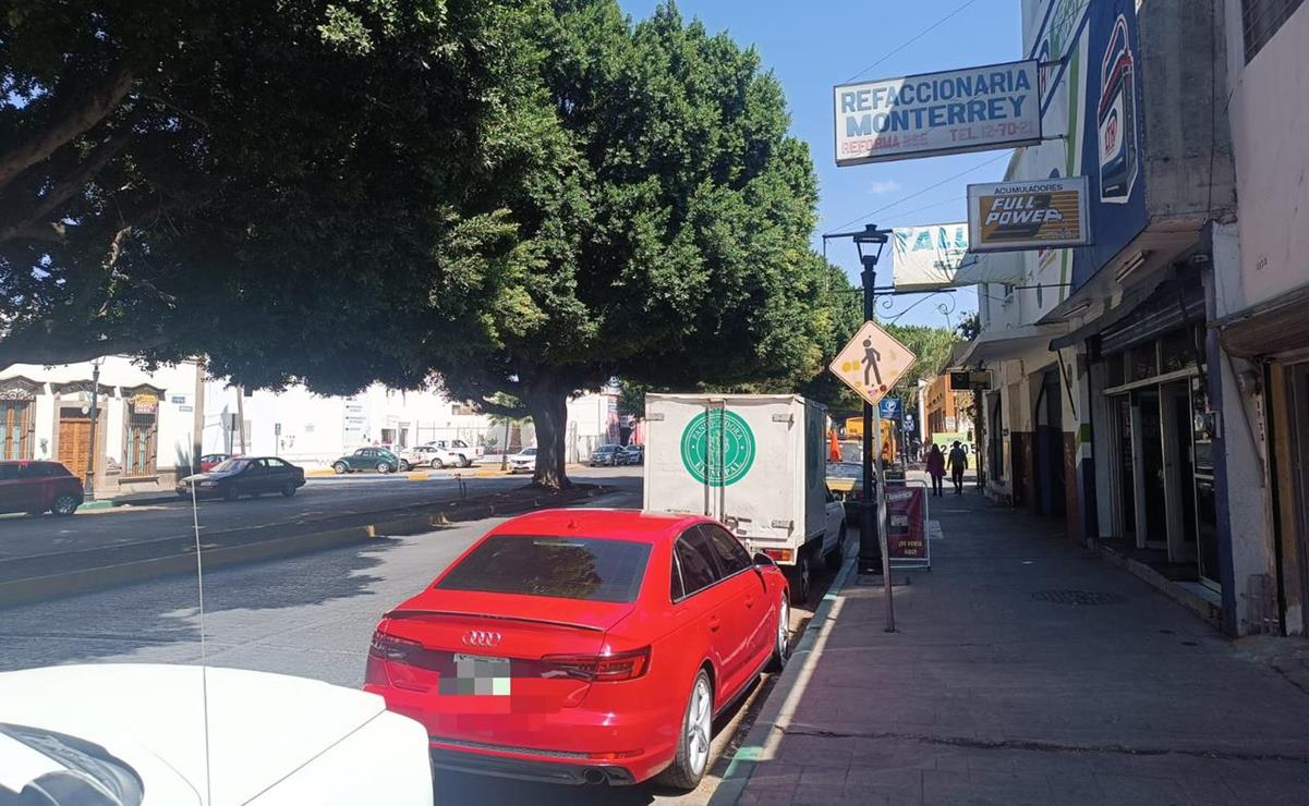 Acusan locatarios de Reforma que trabajadores de la Dirección de Parquímetros no pagan cuota. Foto: Xochiquetzal Rangel