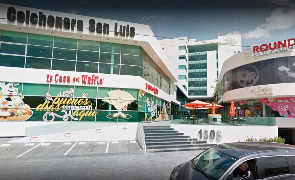 Hombre se quita la vida en plaza comercial 