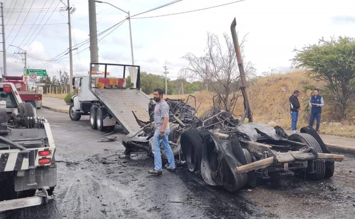 Por incendio de tracto camión en Soledad, cierran parcialmente Periférico Oriente y Río Santiago