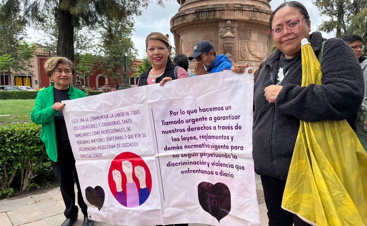Cuidadoras Potosinas se manifiestan frente al Congreso de SLP. Foto: Cortesía