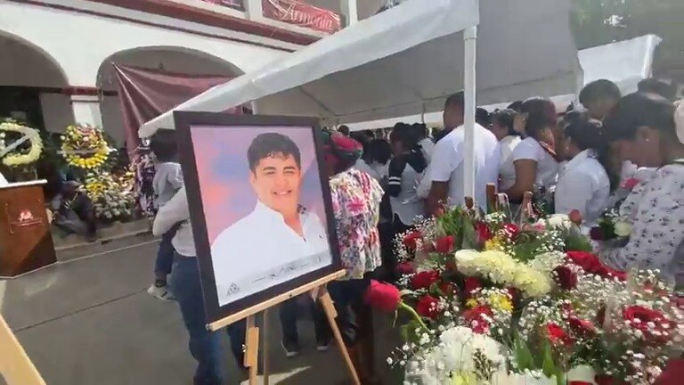 Despiden entre aplausos y llanto a Jesús Franco, alcalde de Tancanhuitz. Foto: Especial