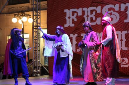 Iluminación navideña y eventos artísticos atraen a potosinos al Centro Histórico