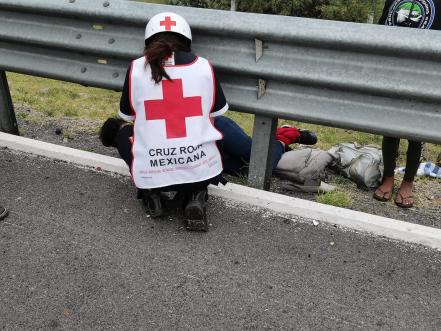 Choque entre tráiler y 3 autobuses deja un muerto y 9 heridos en carretera a Zacatecas