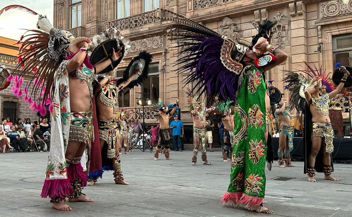 Grupo Xochiquetzal, tres generaciones manteniendo vivo el ritual de la danza azteca