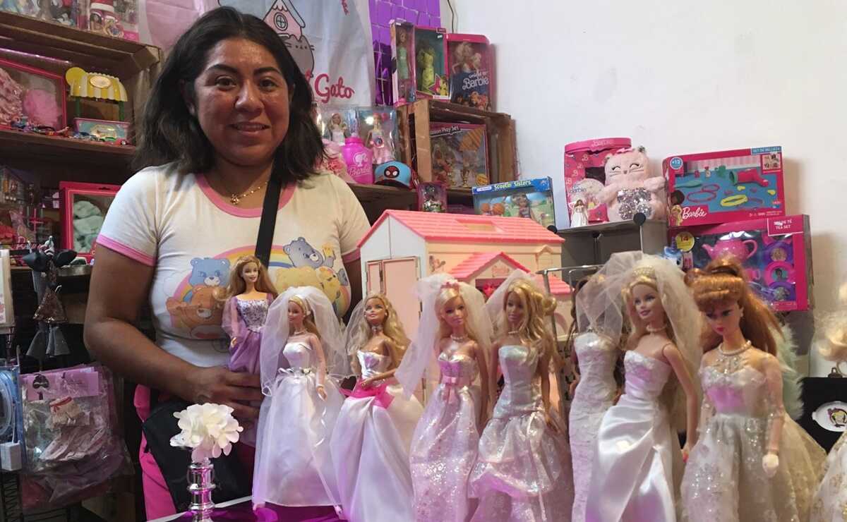 ¡Fiebre de Barbie a todo lo que da! Potosina exhibe su colección de la famosa muñeca