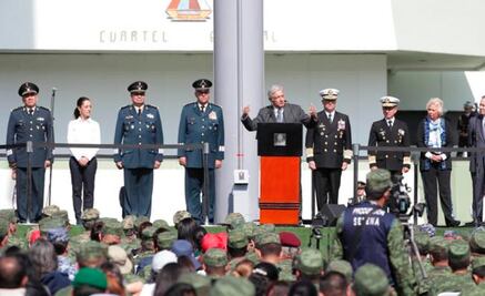 AMLO pide a fuerzas armadas acabar "juntos" con inseguridad y violencia